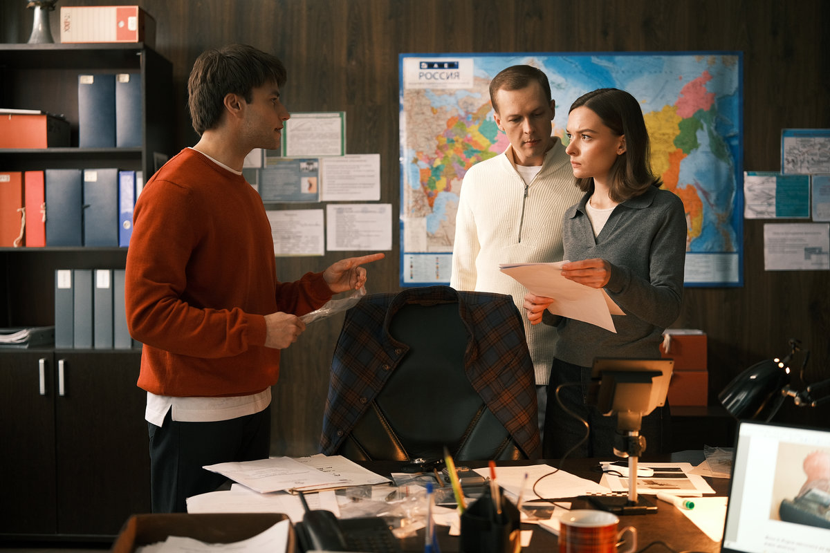 Смотрим 27 и 28 марта: на «ТВ Центре» – премьера детективов «Тайна старого портрета» и «Скамейка запасных»