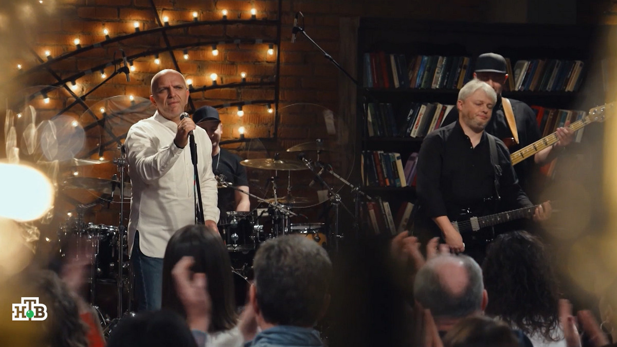 К полувековому юбилею: певец и композитор Александр Шоуа сыграет на «Квартирнике НТВ у Маргулиса»