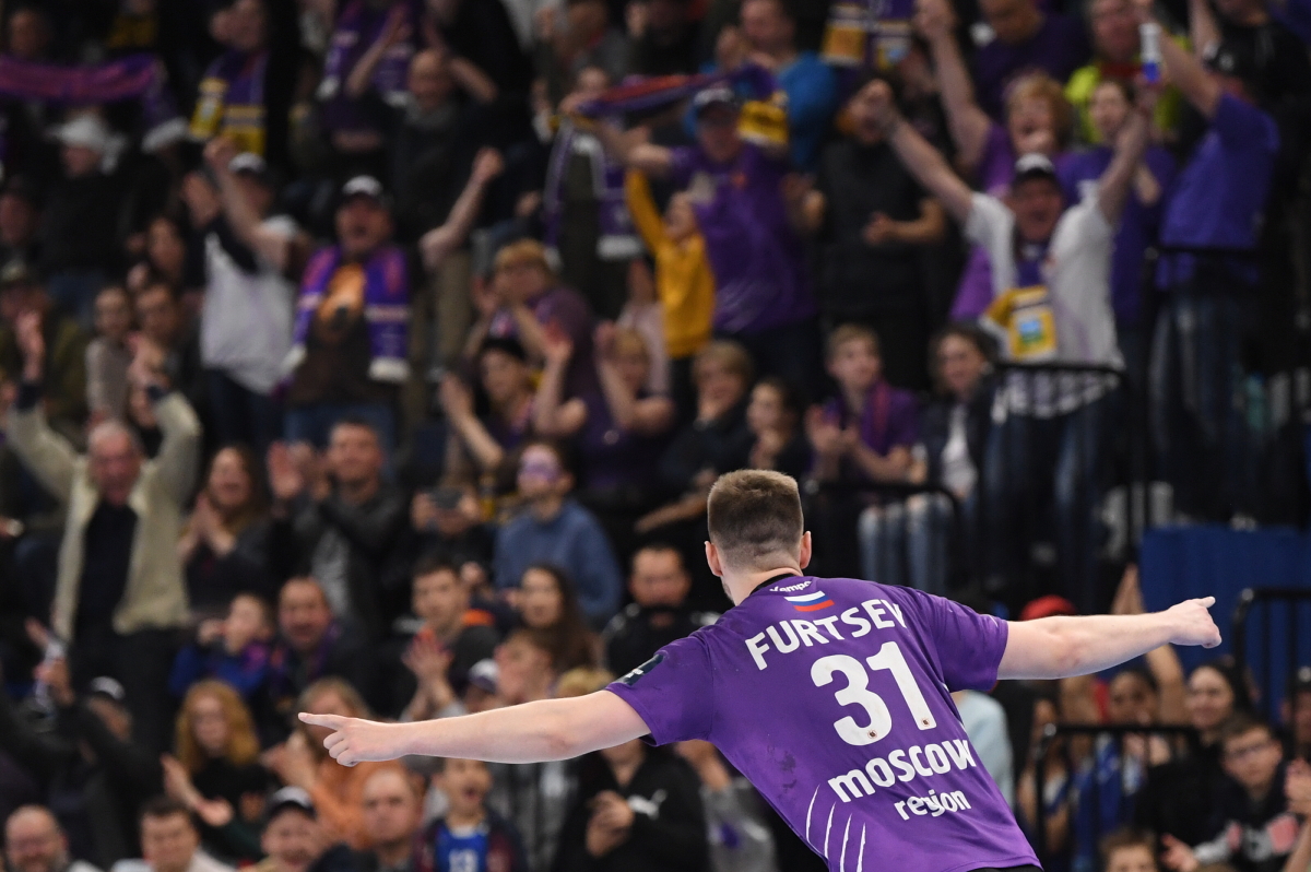 Пятничный матч грандов гандбольной суперлиги «ВиктОр» – «Чеховские Медведи» на канале «ТВ Спорт»