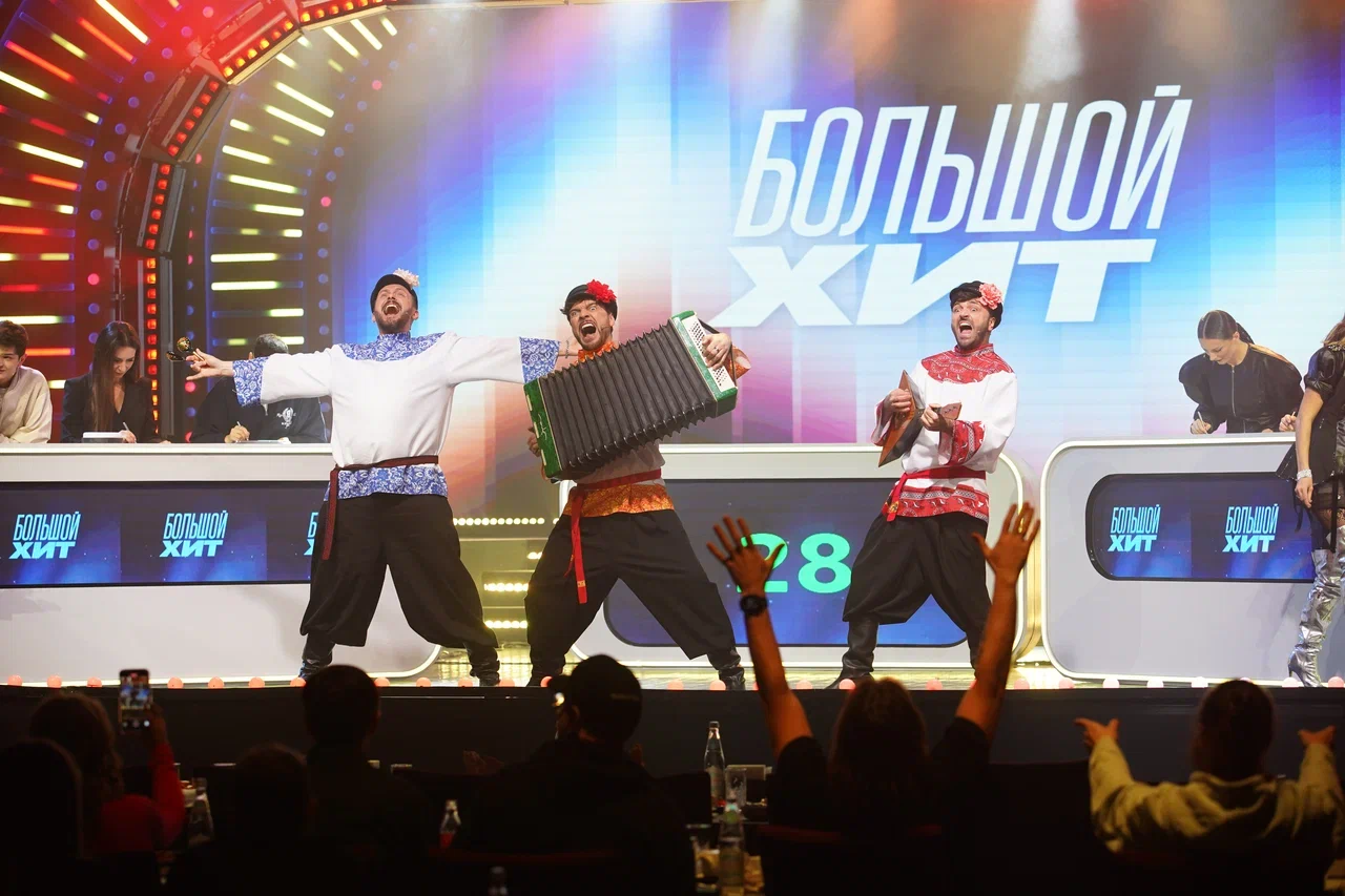 Песни, азарт и юмор: ТНТ запускает новое музыкальное шоу «Большой хит»