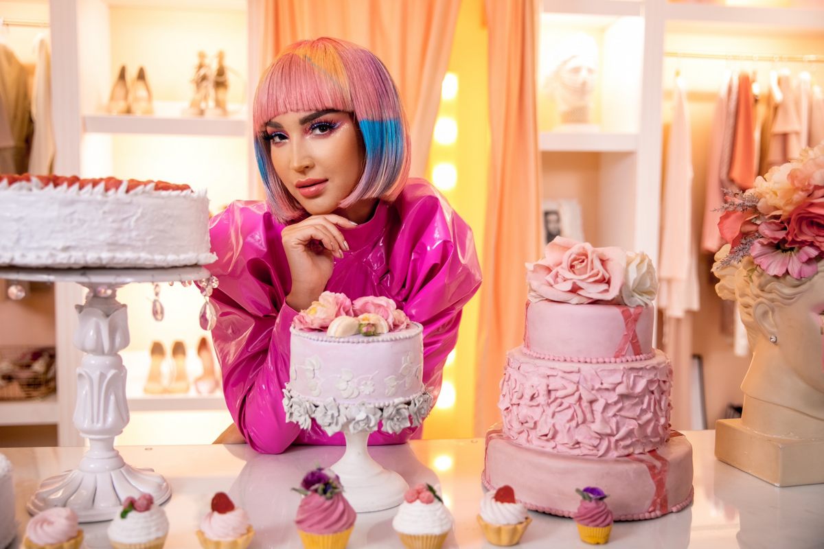 Сюрприз для Бузовой и Глюкозы: зрители «МУЗ-ТВ» устроили праздник самым популярным женщинам на эстраде к 8 Марта