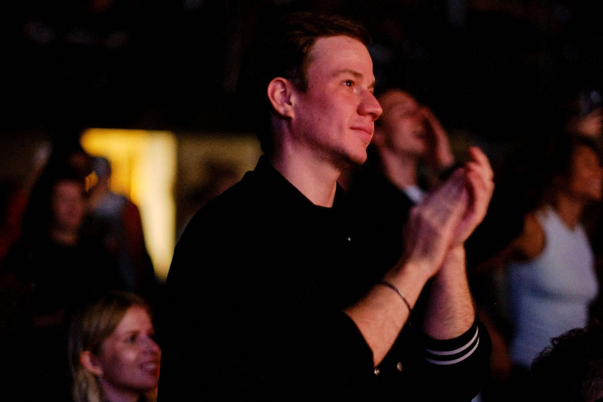 «Быть друг за друга»: актер Павел Комаров о новой большой роли в военной драме «Солдатская мать»