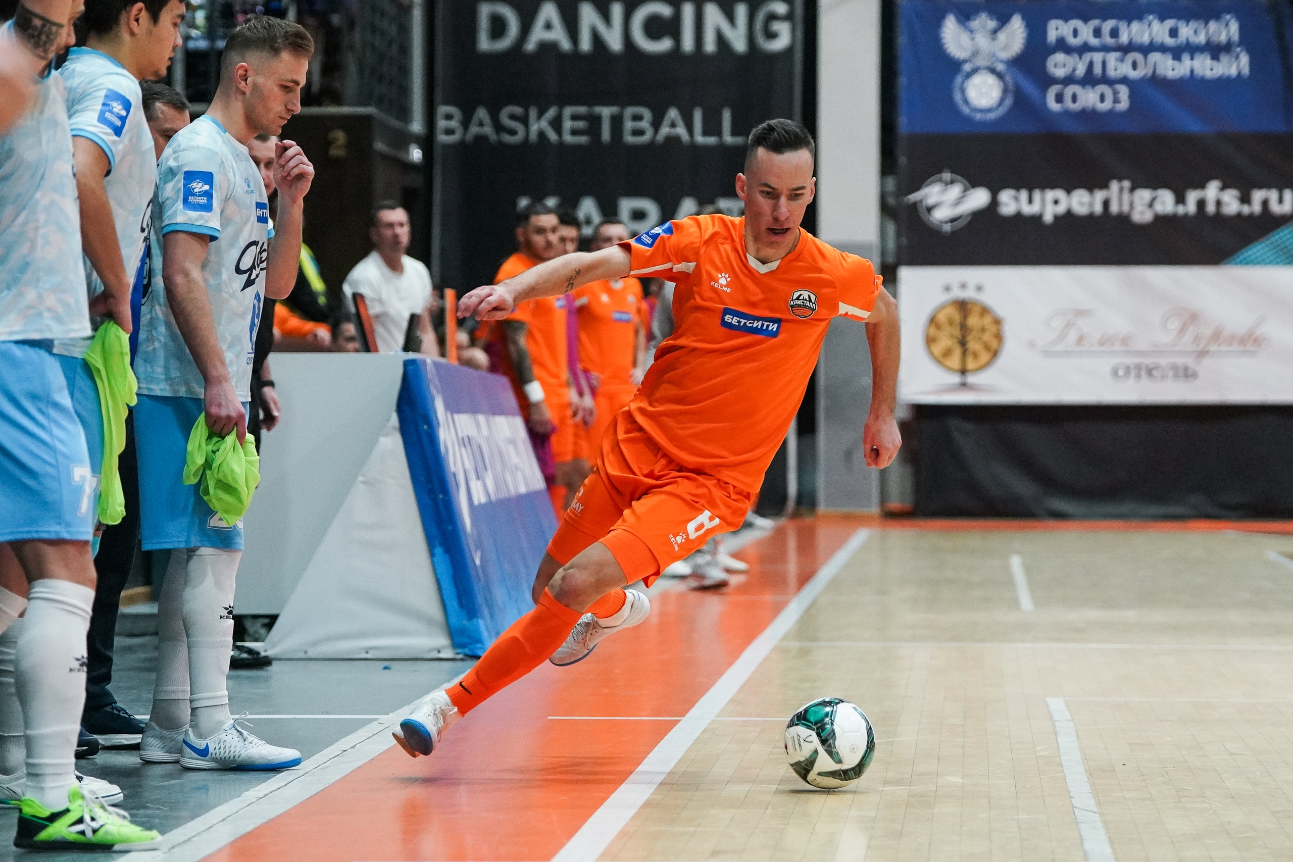 КПРФ – «Синара», «Ухта» – «Кристалл», «Норникель» – «Факел», «Газпром-Югра» – «Торпедо»: смотрим 1/4 мини-футбольного Кубка России на каналах «Мяч» и «ТВ Спорт»