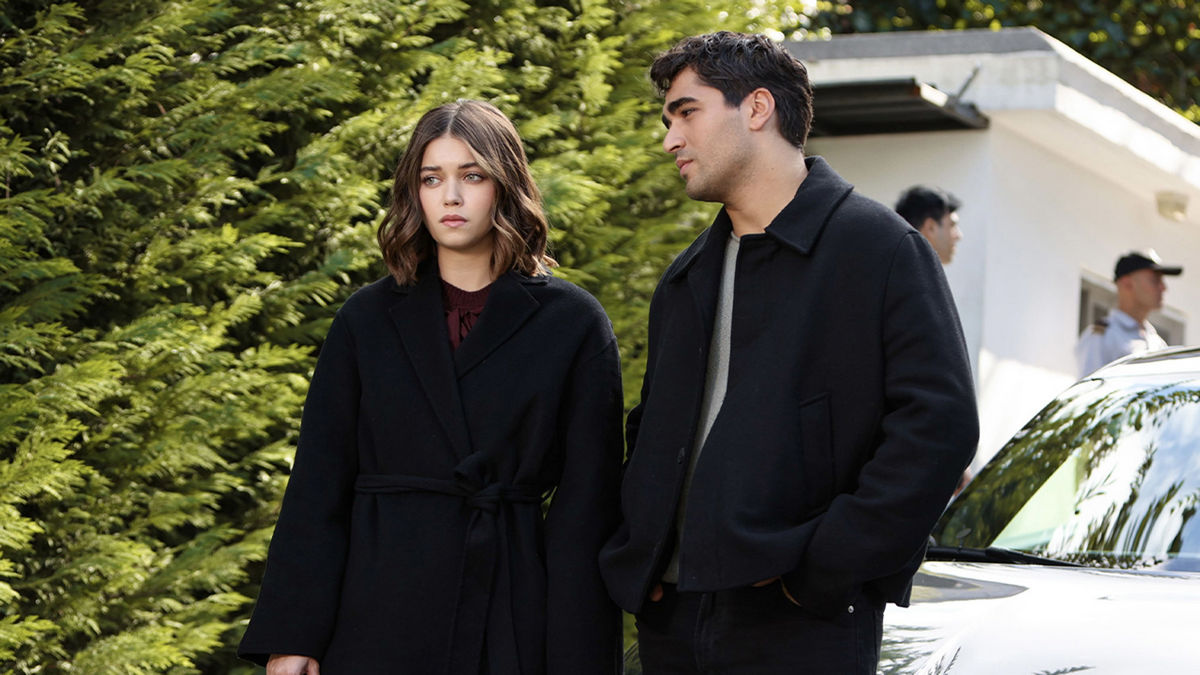 Сейран и Халис возвращаются в особняк: в Турции и России выходит 80-я серия популярного сериала «Зимородок»