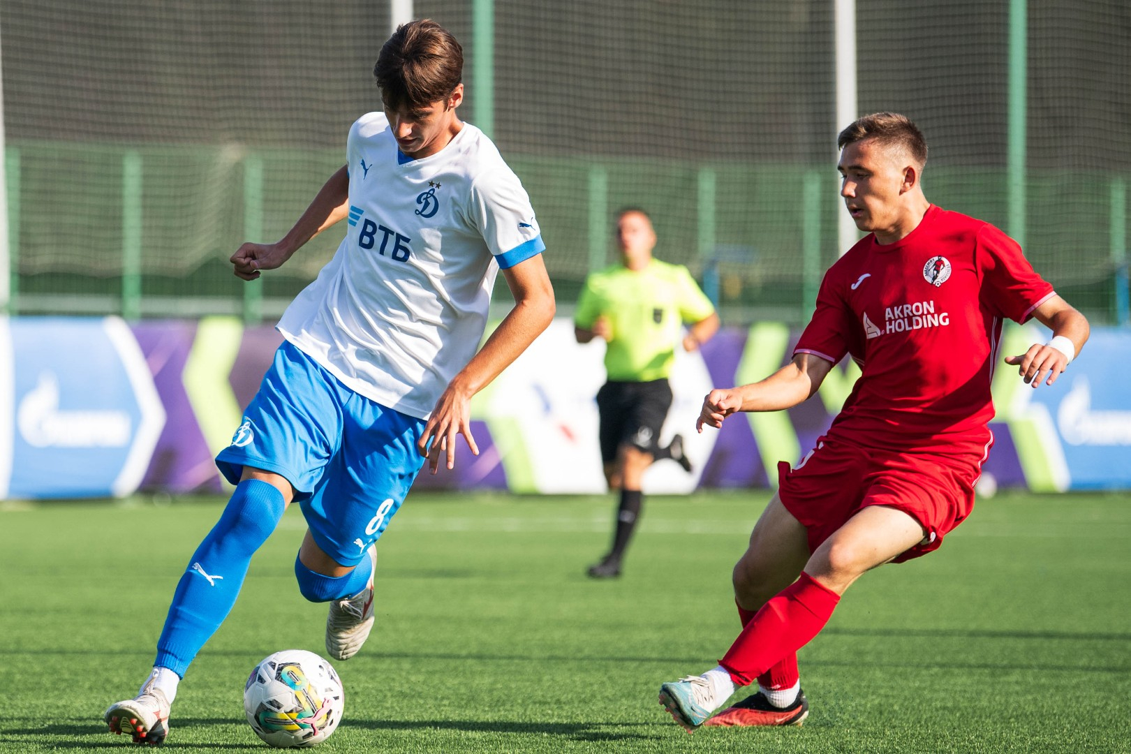 Непримиримая битва Москвы и Питера: не пропускаем футбольные трансляции матчей ЮФЛ «Динамо» – «Зенит» на каналах «Мяч» и «ТВ Спорт»