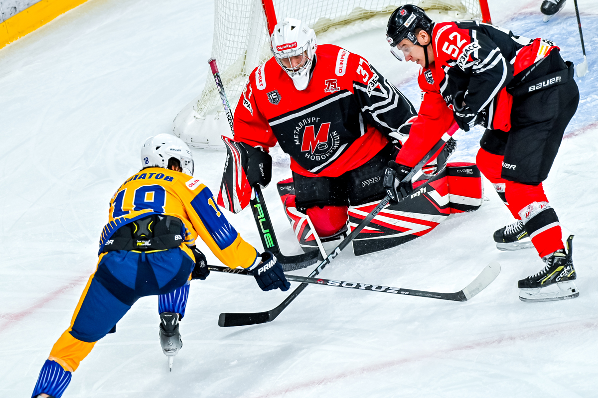 Два матча «Металлурга» и много сибирских игр: смотрите трансляции матчей Всероссийской хоккейной лиги на канале «Хоккей ТВ»