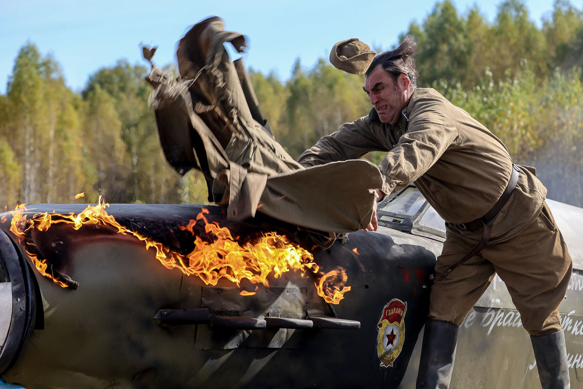 Первые фото: завершились съемки героической комедии «Есть только МиГ»
