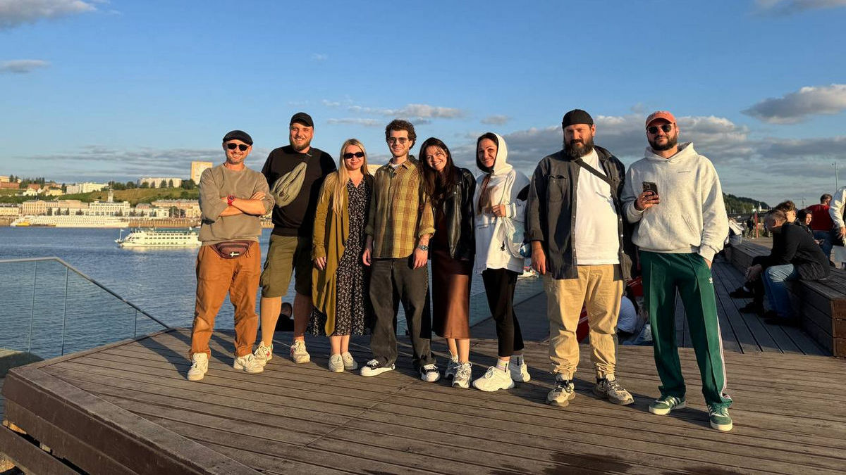 Телеканал ТНТ запускает новое тревел-шоу «Кто куда», где ведущие будут соревноваться за отдых с кошельком