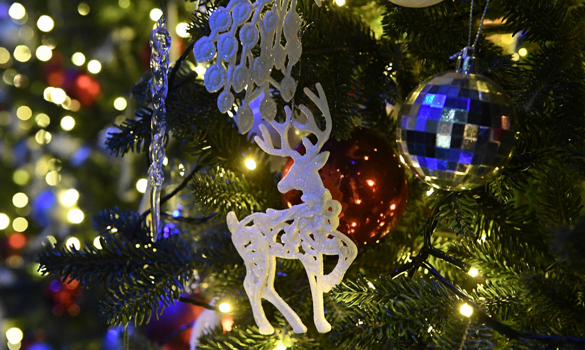 Любимые фильмы, «Щелкунчик» и трендовые певцы: что смотреть 31 декабря и в новогоднюю ночь на Первом канале