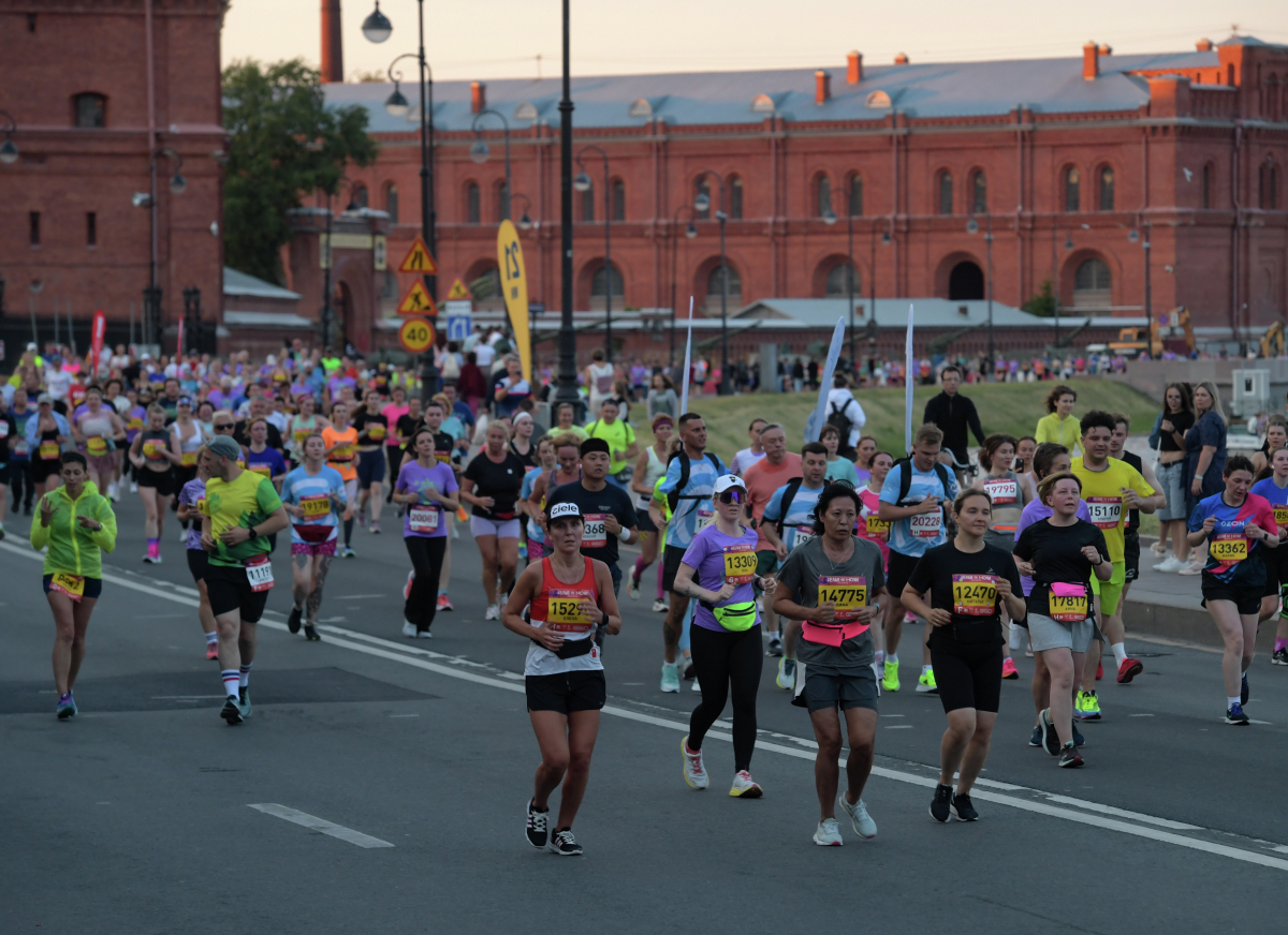 Бегуны из всей России и многих стран мира: смотрим международный полумарафон «ЗаБег.РФ» на канале «МАТЧ!»