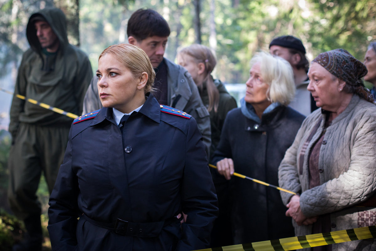 Телеканал «Россия 1» запускает премьеру детектива «Здесь все свои» с Кариной Разумовской и Максимом Дроздом