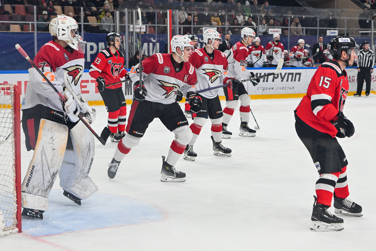 «Рубин» играет дома, «Молот» едет в столицы, «Химик» бьется в Сибири: смотрите матчи Всероссийской хоккейной лиги на канале «Хоккей ТВ»