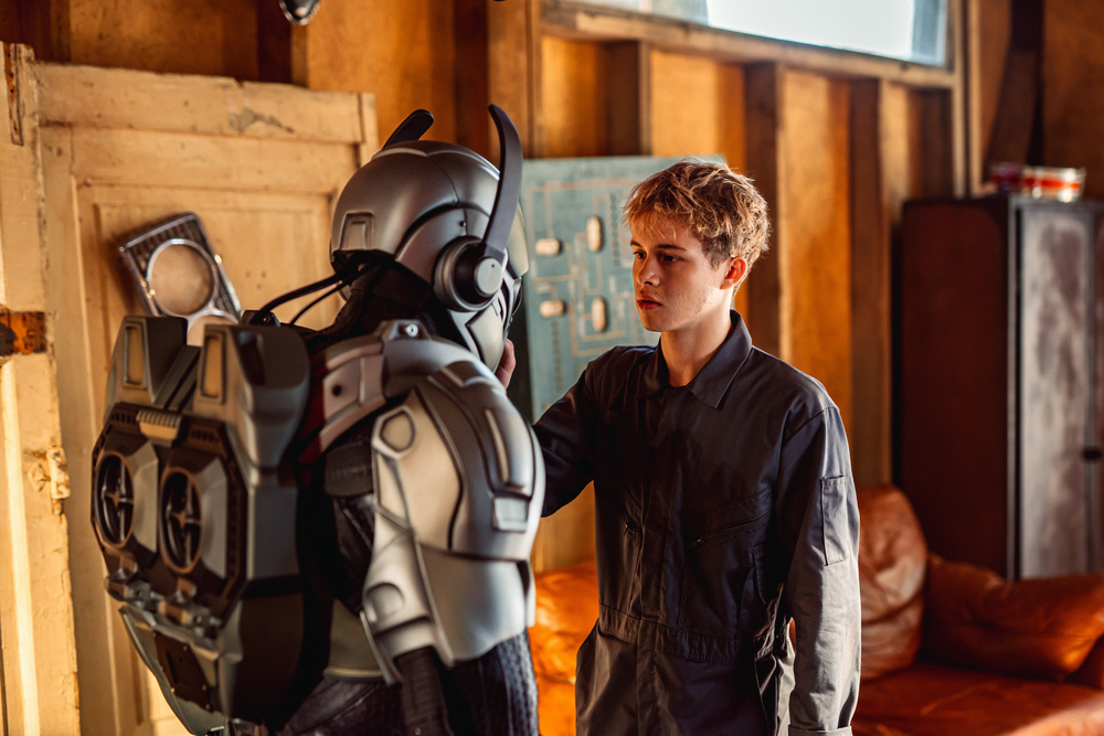 История дружбы с ИИ. В кино стартовал показ семейной комедии «(Не)искусственный интеллект»