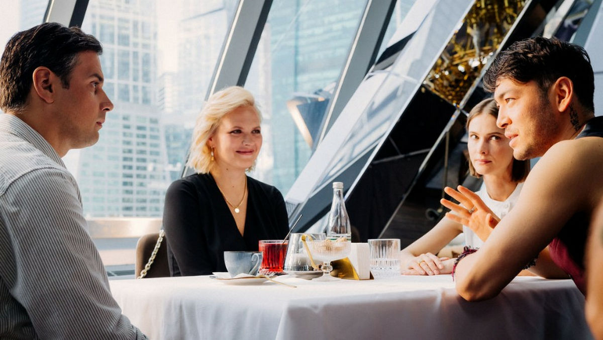 В Сети состоялась премьера драмеди «Циники» с Аскаром Ильясовым, Викторией Исаковой и Светланой Ивановой