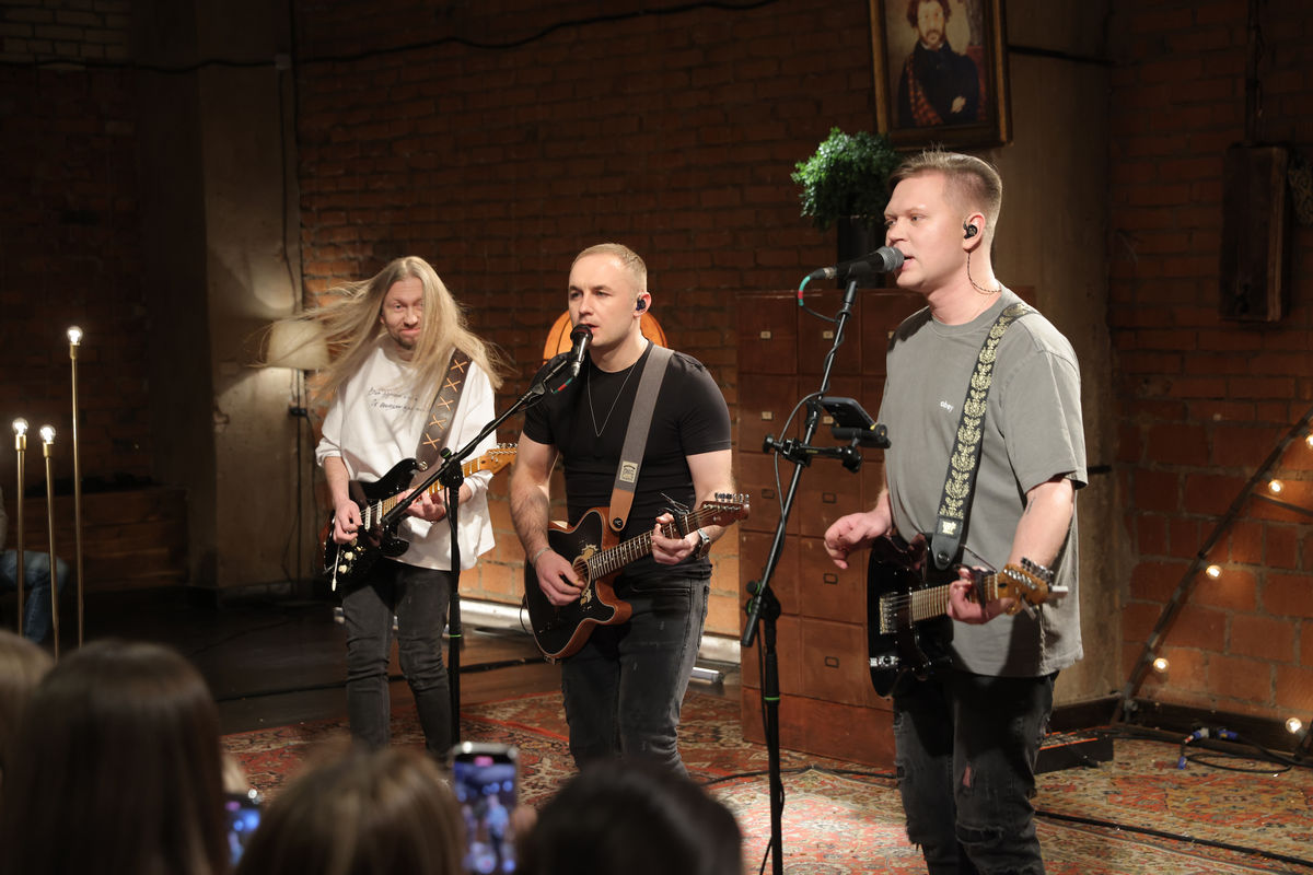 «И рельсы – сердечный пульс»: в новом выпуске «Квартирника у Маргулиса» на НТВ выступит группа «Комната культуры»