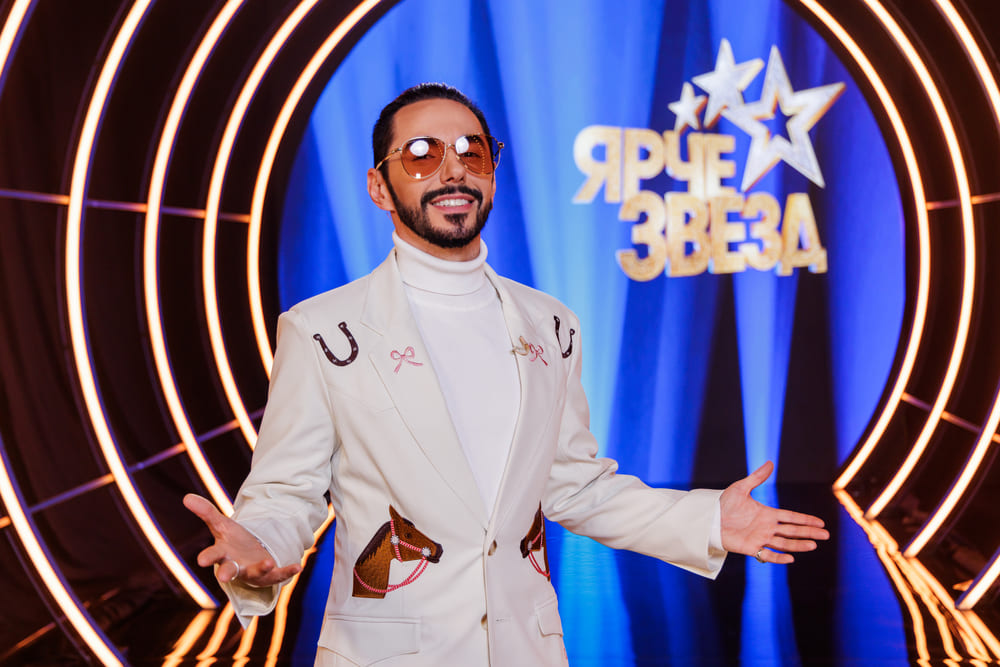 Мартиросян ушел: кто станет новым ведущим шоу «Ярче звезд» на ТНТ