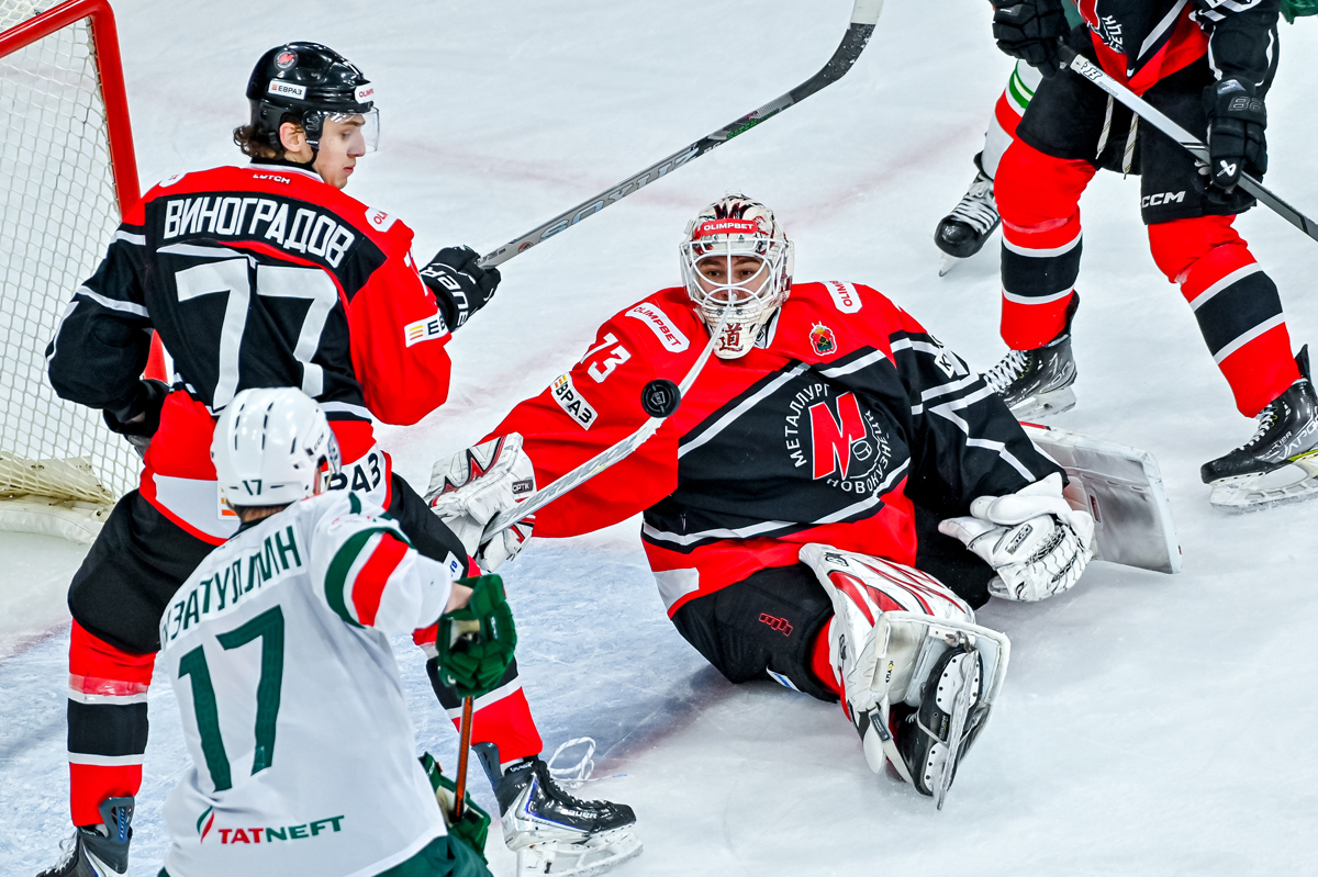 «Металлург» и «Югра» выше всех, «Нефтяник», «Омские Крылья» и «Магнитка» разогнались: игры Всероссийской хоккейной лиги на каналах «Хоккей ТВ» и «Триколор Спорт»
