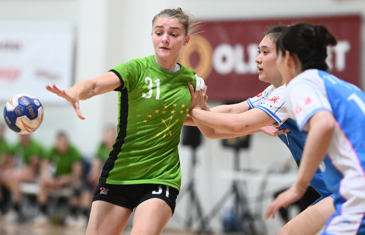 Женская погоня за лидерством: смотрим женский гандбольный матч ЦСКА – АГУ-«Адыиф» на канале «Мяч»