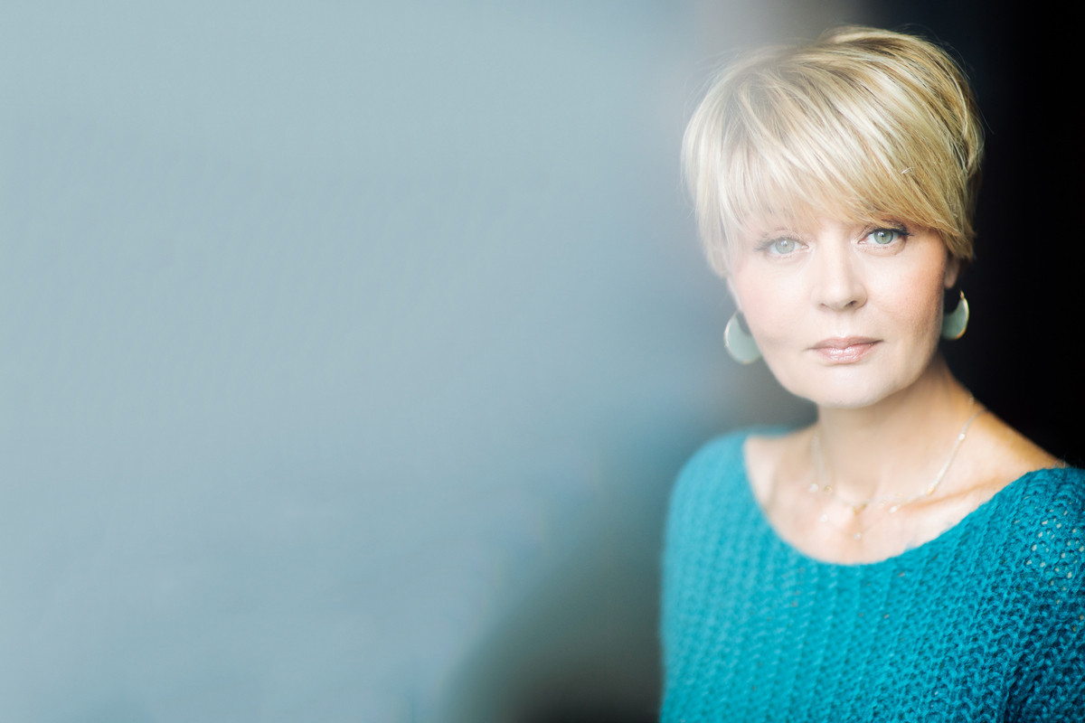 Беседы на актуальные темы и разговоры по душам – в программе «Сама Меньшова» теперь и на «Dомашнем»