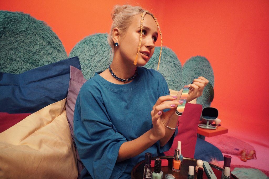 Популярный блогер и певица: Клава Кока стала лицом телеканала «Суббота!»