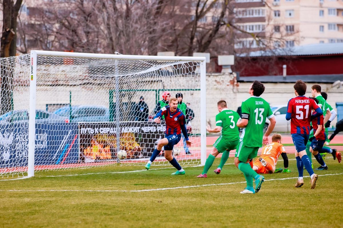 Южные битвы, невское дерби и проект блогера: смотрим бесплатные трансляции матчей всех групп Второй лиги в Триколоре