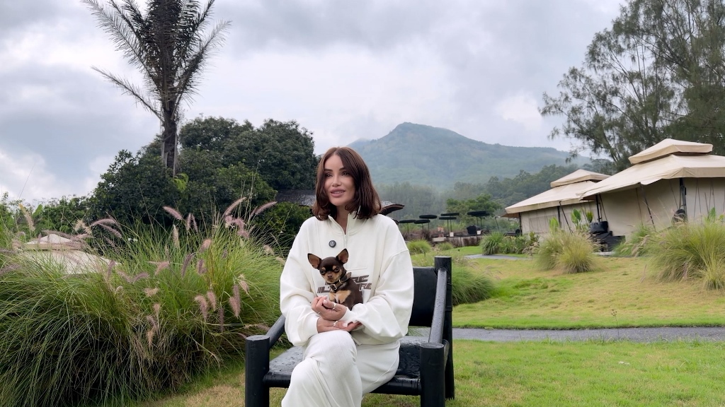 Айза рассказала о неудачной пластике груди в шоу «Что я наделала?!» на канале «Пятница!»