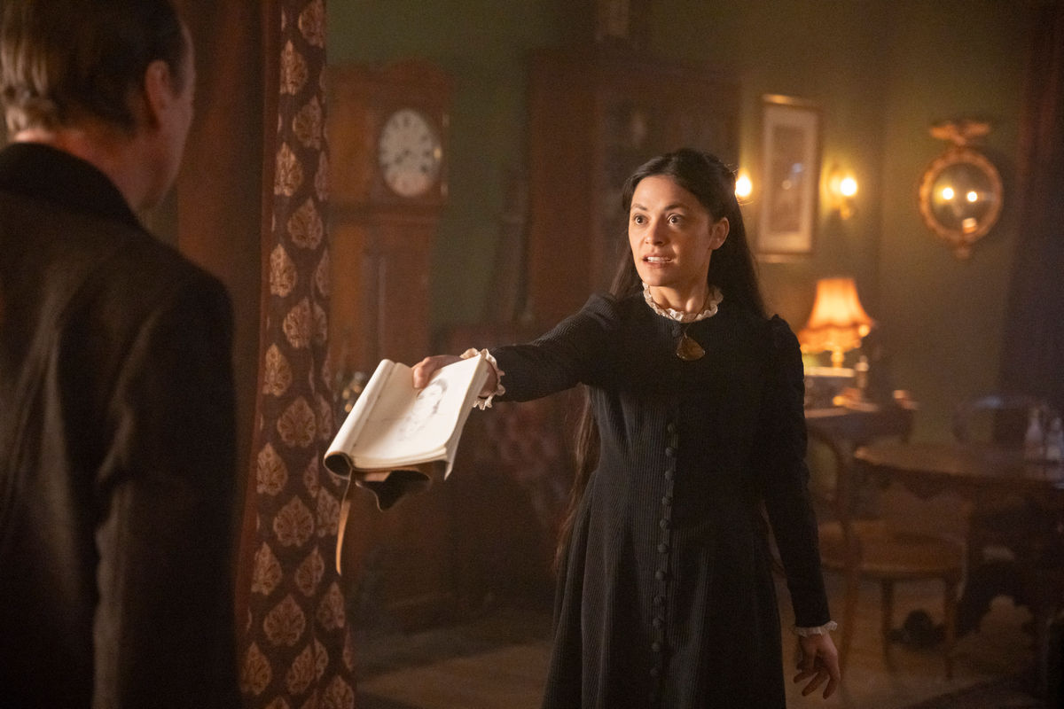 На Первом канале выходят третья и четвертая серии нового детектива «Шерлок и дочь» с Дэвидом Тьюлисом