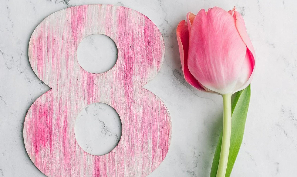 Любимая классика, концерт «Будьте счастливы!» и кинопремьера «Пара на пару»: что приготовил Первый канал на 8 марта