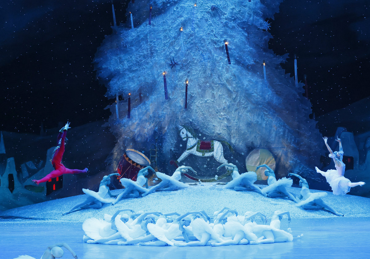 Первый канал 31 декабря и на старте Нового года покажет балет «Щелкунчик», концерт Кадышевой и новые «Елки»