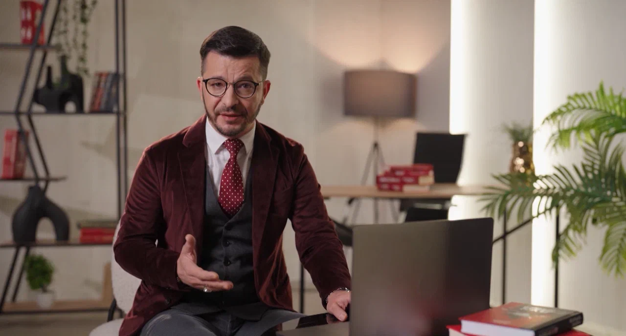 Андрей Курпатов стал новым ведущим телеканала «Ю» в реалити-шоу «Супермама»