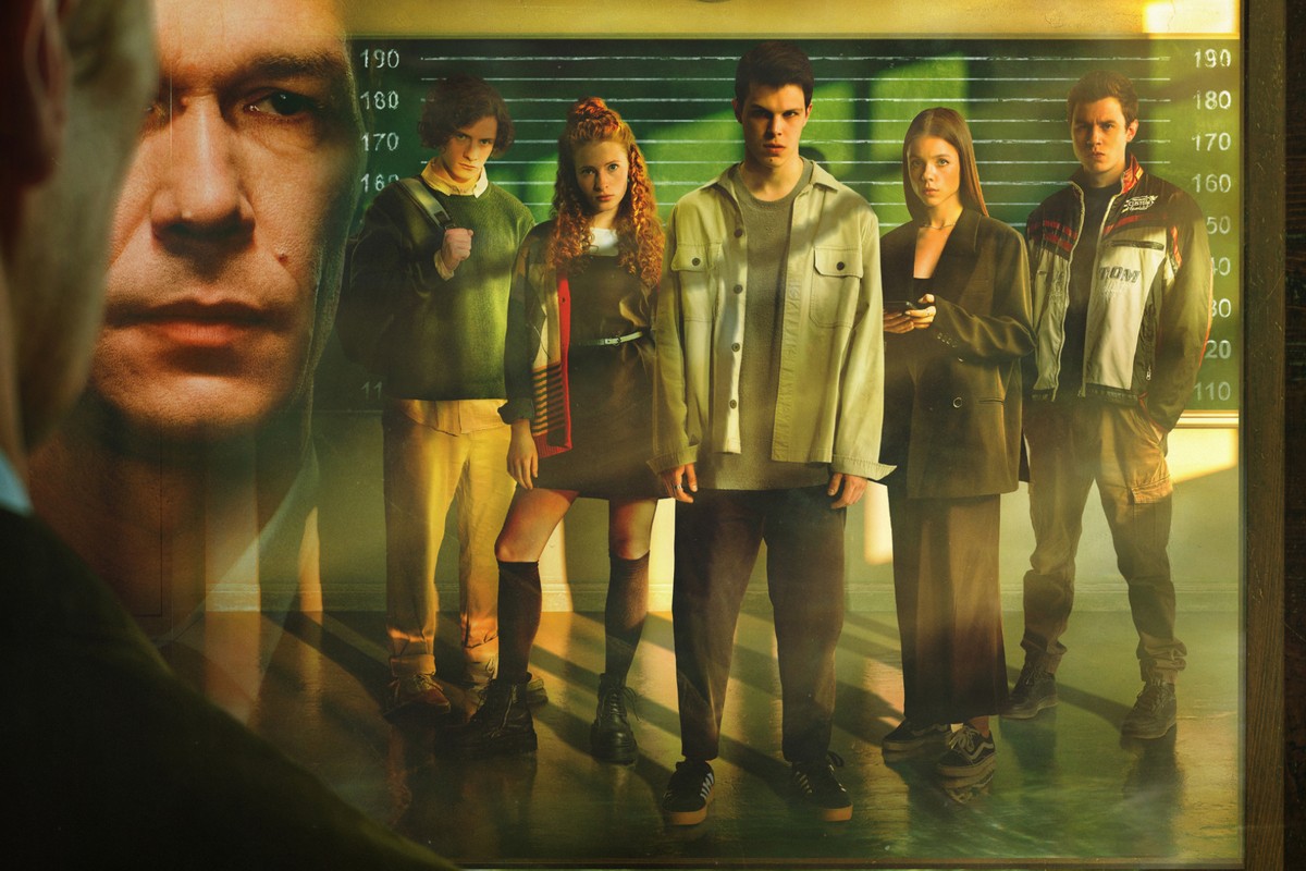 Состоялся цифровой релиз восьмисерийной молодежной драмы «Цикады» с Быстровым, Сутуловой и Стычкиным