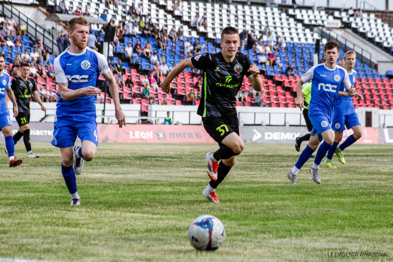 Сплошные дерби Второй лиги в Сибири, столице и на Оке с субботы по понедельник на каналах «Мяч» и «ТВ Спорт»