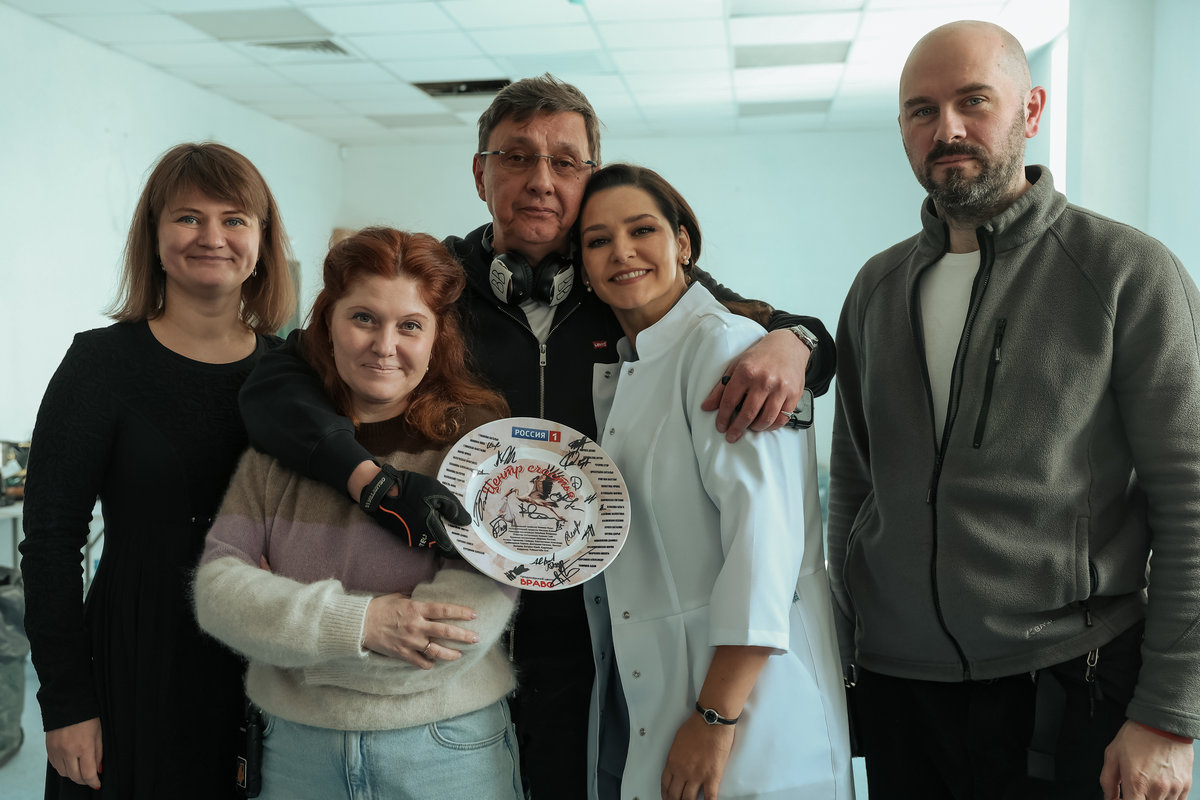 Первые фото: в Санкт-Петербурге снимают новый сериал «Центр счастья» с Тархановой, Ланской и Батуриным для «России 1»