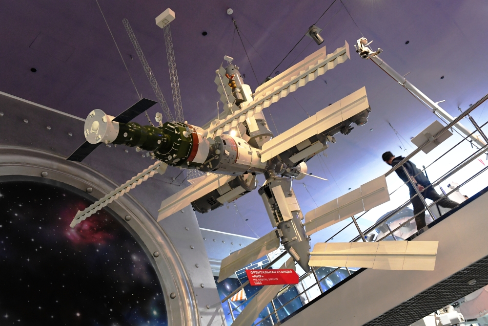 Отправиться к звездам: Первый канал ищет актрису на роль в фильме, который снимут в космосе