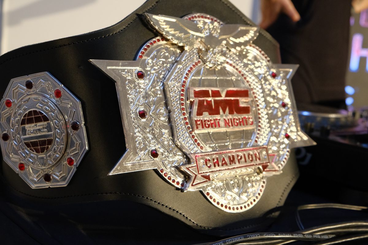 Супергиганты и короли микрофона: смотрим турнир AMC Fight Nights 110 на «МАТЧ!»