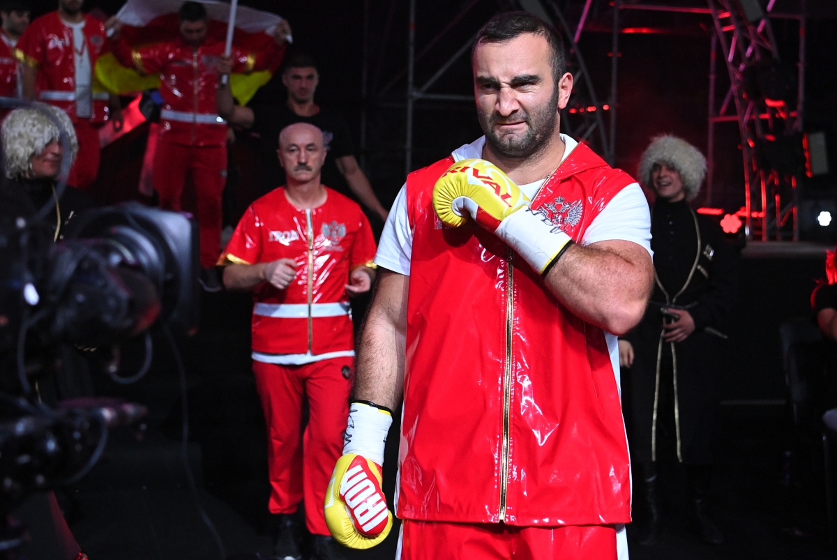 Гассиев против Пулева, реванш Агрба и Муньоса, титульник Мусаев – Мбенге: смотрим турнир по большому боксу IBA.PRO 13 на телеканале «МАТЧ!»