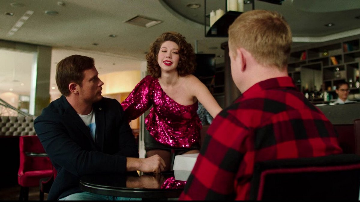 Жени братана со скидкой: комедия «Друг на продажу» на канале «Душевное» рассказывает, как жулик заработал на свадьбе школьного закадыки