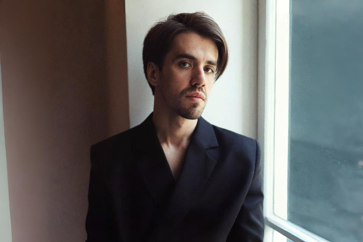 «От волнения боялся сказать: „Стоп, снято!“». Режиссер «Алисы в Стране чудес» Юрий Хмельницкий – о феномене Анны Пересильд и сюрпризах Ирины Горбачевой