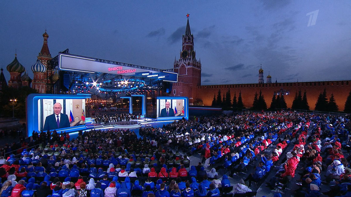 Юбилей Александра Михайлова, День учителя и кинопремьеры: что покажет Первый канал в выходные 5 и 6 октября