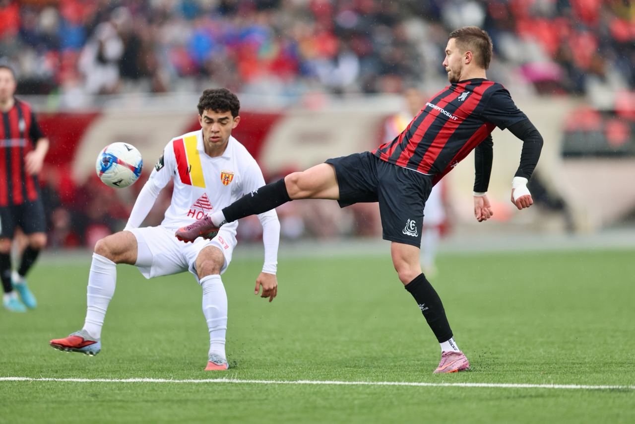 «Амкар» против «Динамо», «Зенит» в Брянске, южное дерби в Грозном: смотрим футбольные матчи Второй лиги на каналах «Мяч» и «ТВ Спорт»