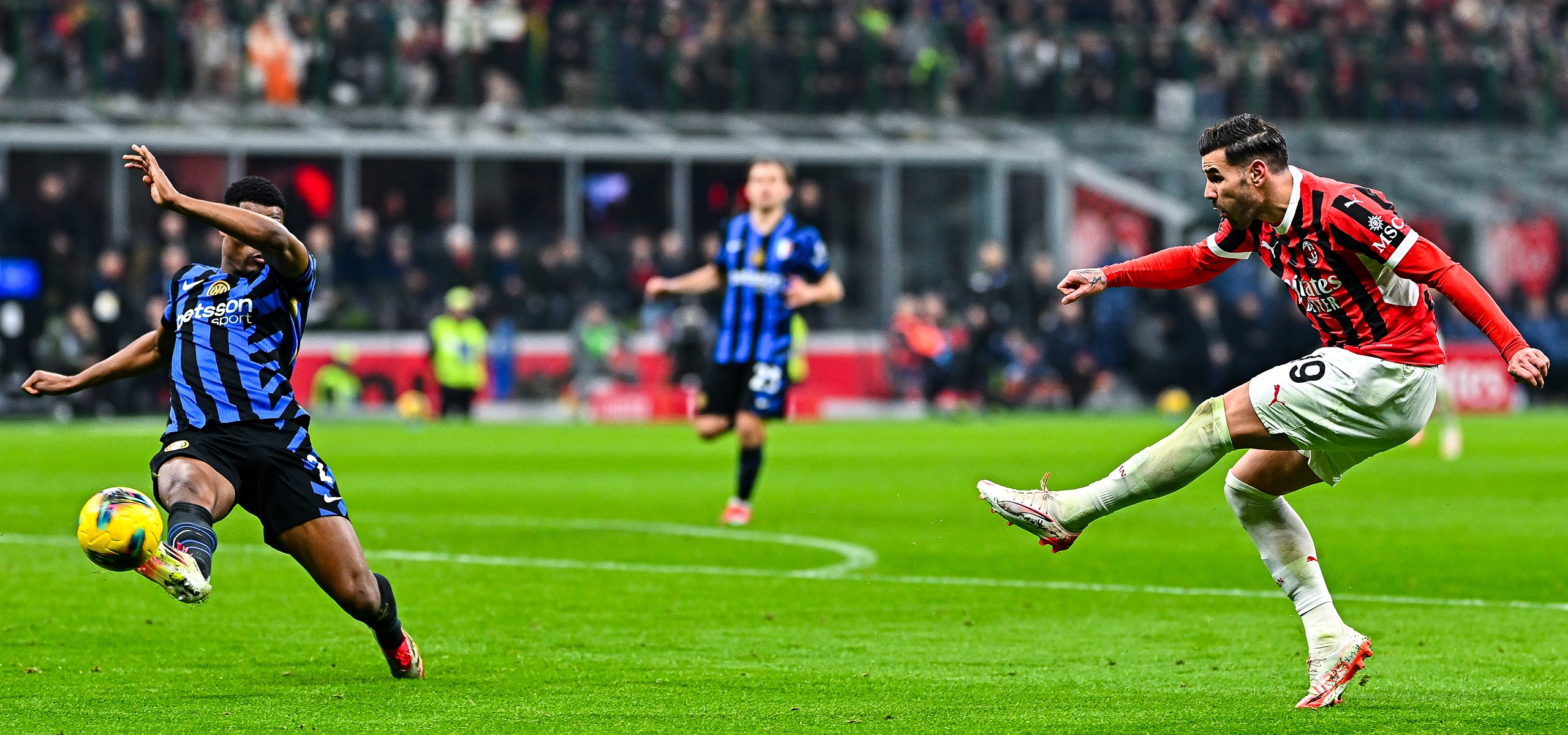 Миланский эпос в битве за лидерство: вечное дерби «Интер» – «Милан» в 12-м туре чемпионата Италии на телеканале «МАТЧ!»