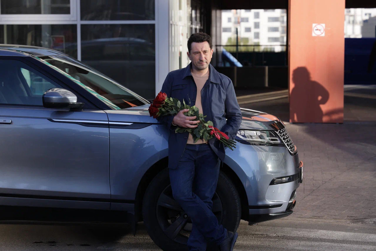 Только премьеры и Бурак Озчивит: что смотреть в предпраздничный день 7 марта на телеканале «Россия 1»