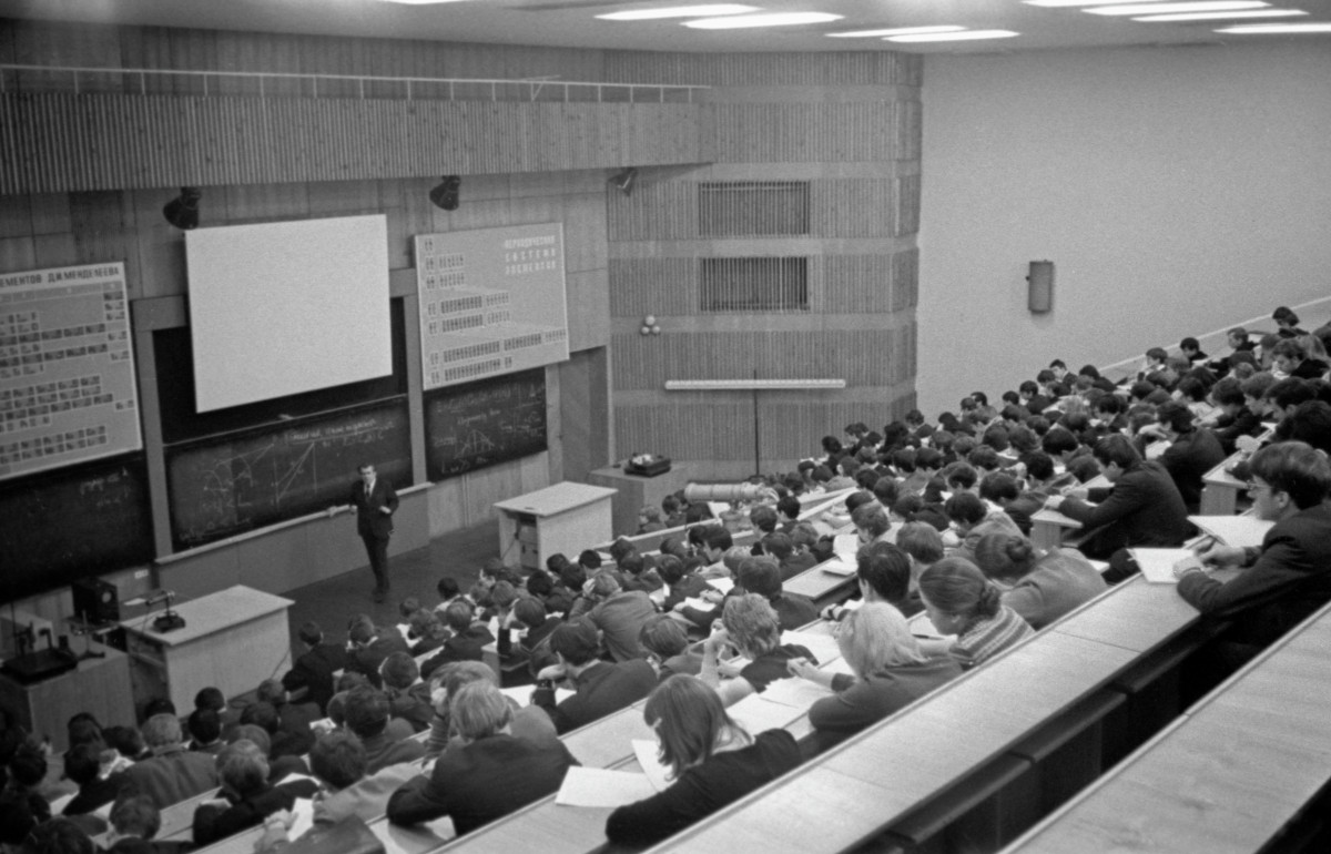 Вчера, сегодня, завтра: «Триколор» запустил образовательный канал к 300-летию СПбГУ