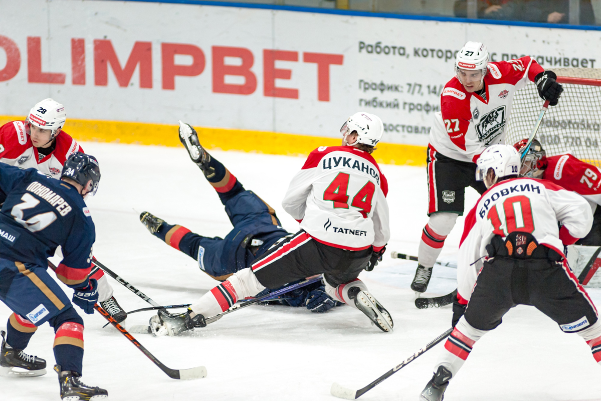 Битвы в Питере, Москве, Казани и Красноярске: смотрите трансляции матчей Всероссийской хоккейной лиги на канале «Хоккей ТВ»