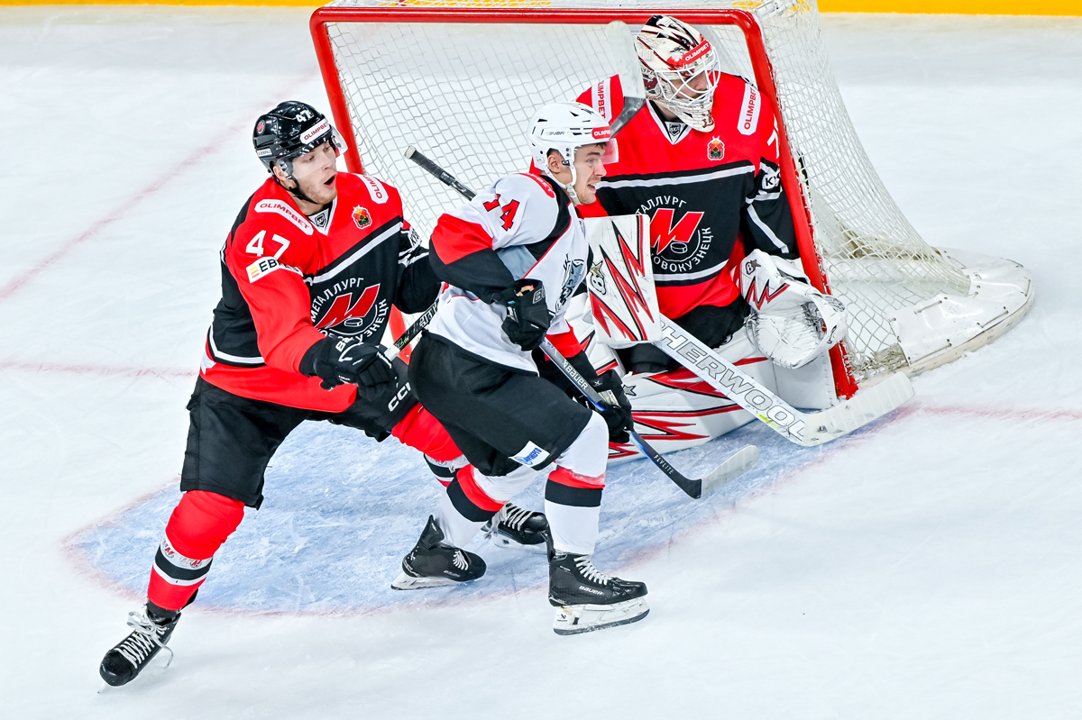 Матчи «Магнитки», «Металлурга», «Омских Крыльев» и других команд Всероссийской хоккейной лиги на каналах «Хоккей ТВ» и «Триколор Спорт»