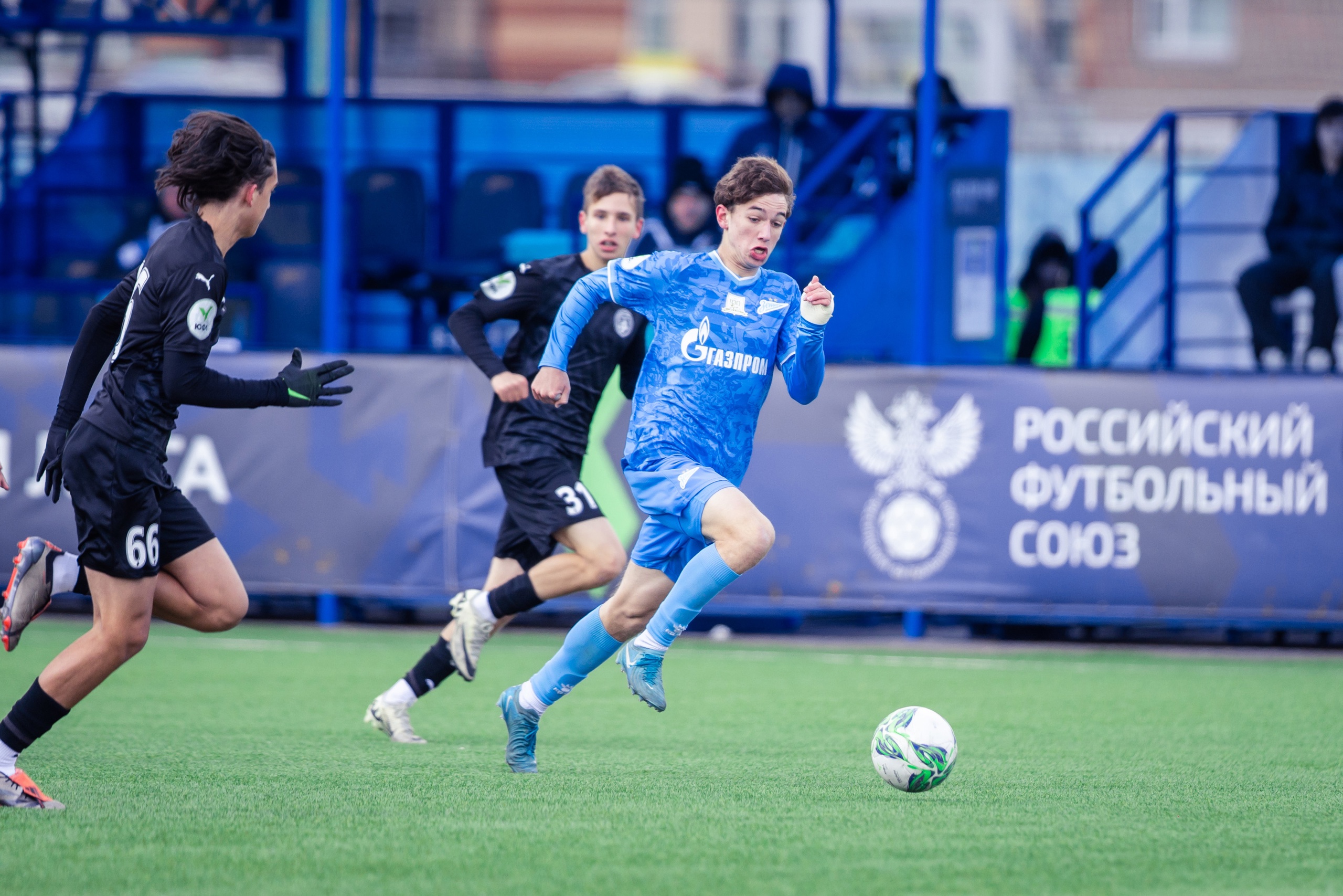 Новая классика российского футбола: смотрим трансляции матчей ЮФЛ «Зенит» – «Краснодар» на канале «Мяч»