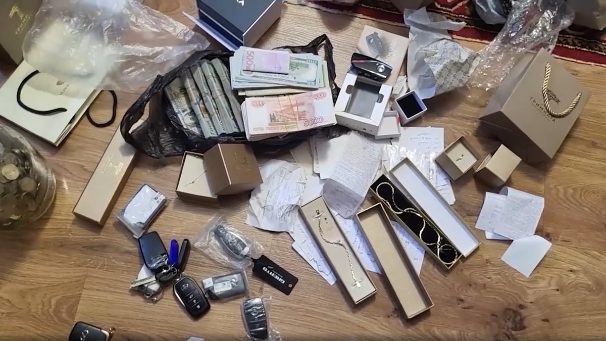 На РЕН ТВ выходит новое документальное расследование «Коррупционеры. Время истекло»