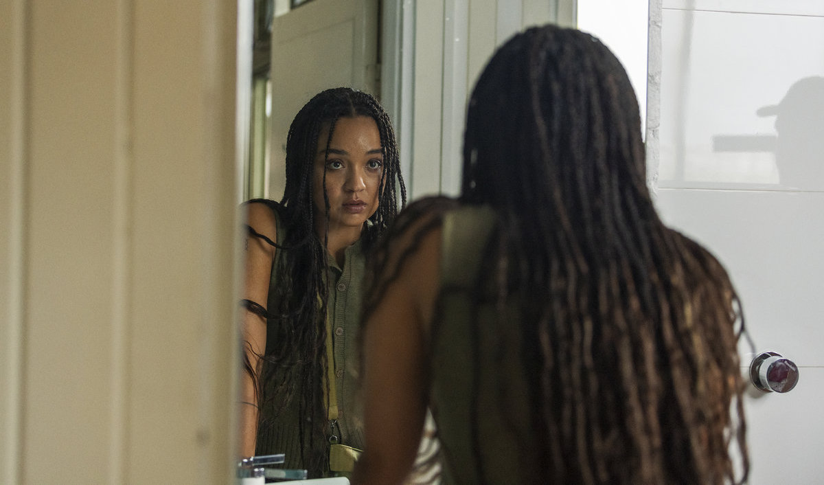 Драма, криминал, эротический триллер, аниме и комедия: какие новинки посмотреть в Амедиатеке в октябре