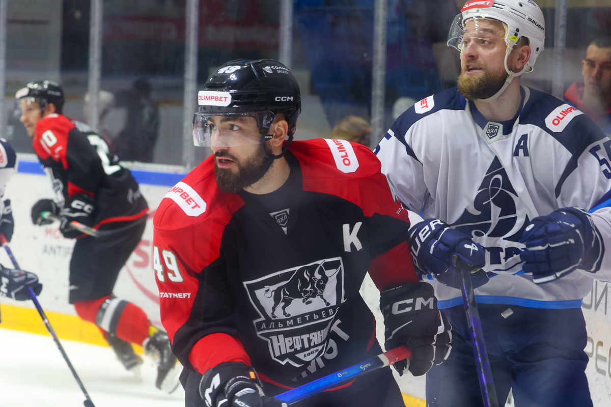 «Нефтяник» в окружении мощных сибиряков: игры Всероссийской хоккейной лиги на каналах «Хоккей ТВ» и «Триколор Спорт»