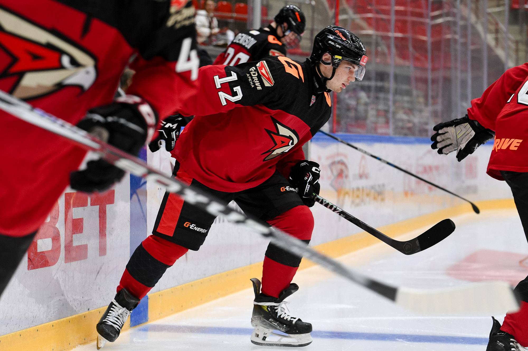 Скорострельность СКА и Омска, лидерство «Локо» и «Ирбиса»: неделя Молодежной хоккейной лиги на каналах «Хоккей ТВ» и «Триколор Спорт»